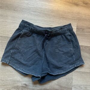 Lululemon inner glow shorts